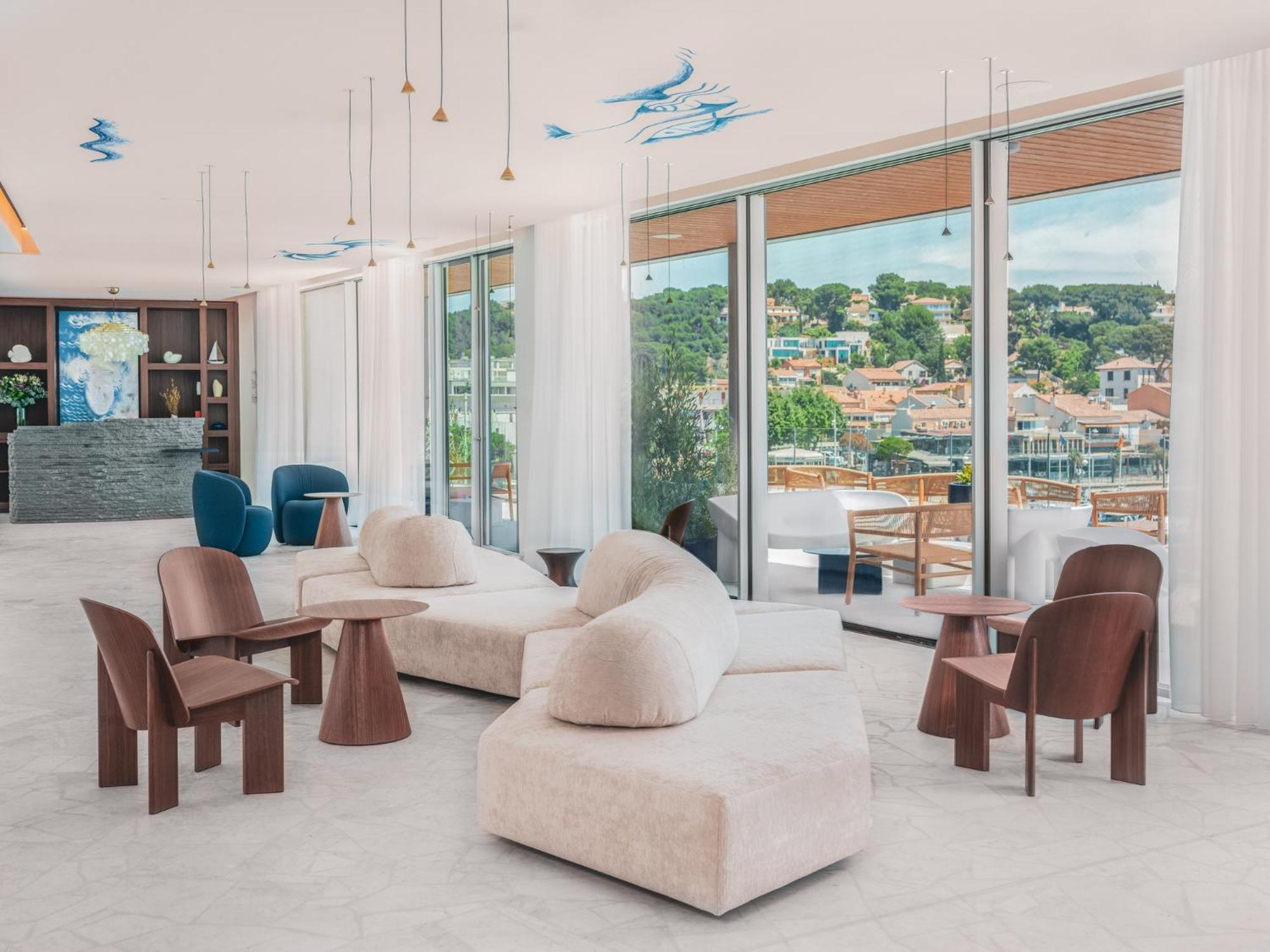 Bleu & Hotel 4*