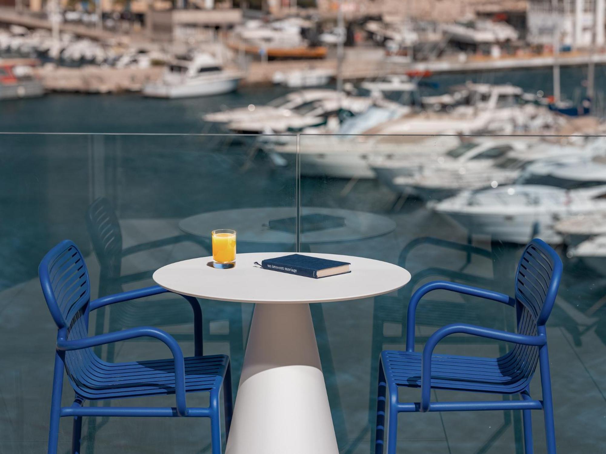 Hotel Bleu & 4*